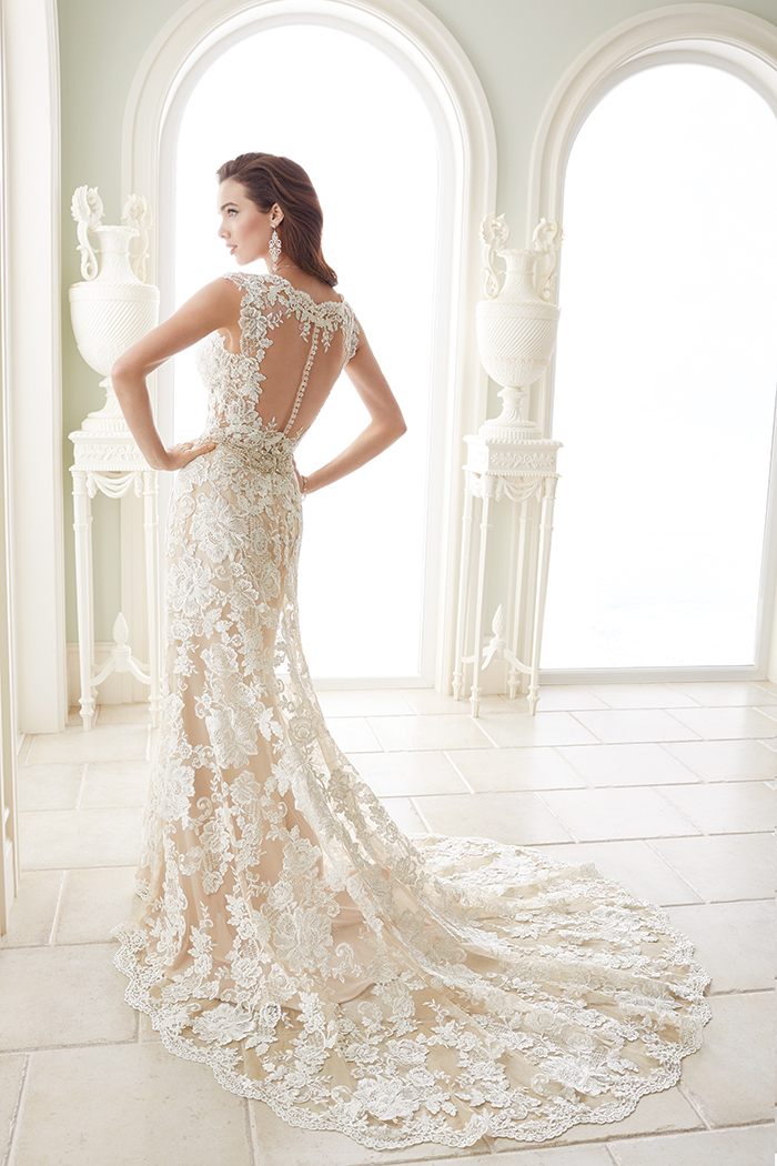 Elegant lace wedding dress