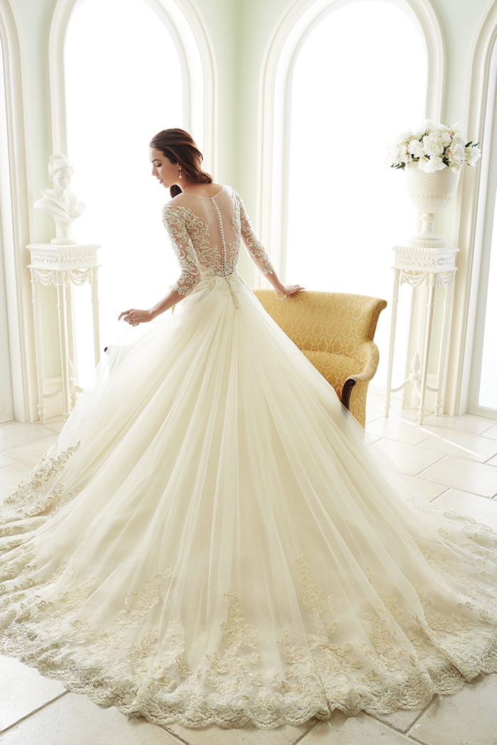 Full skirt wedding dress