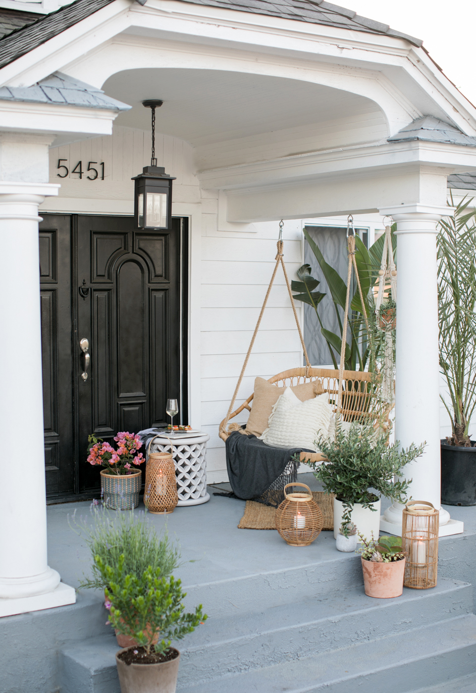 Styling your front porch for entertianing 