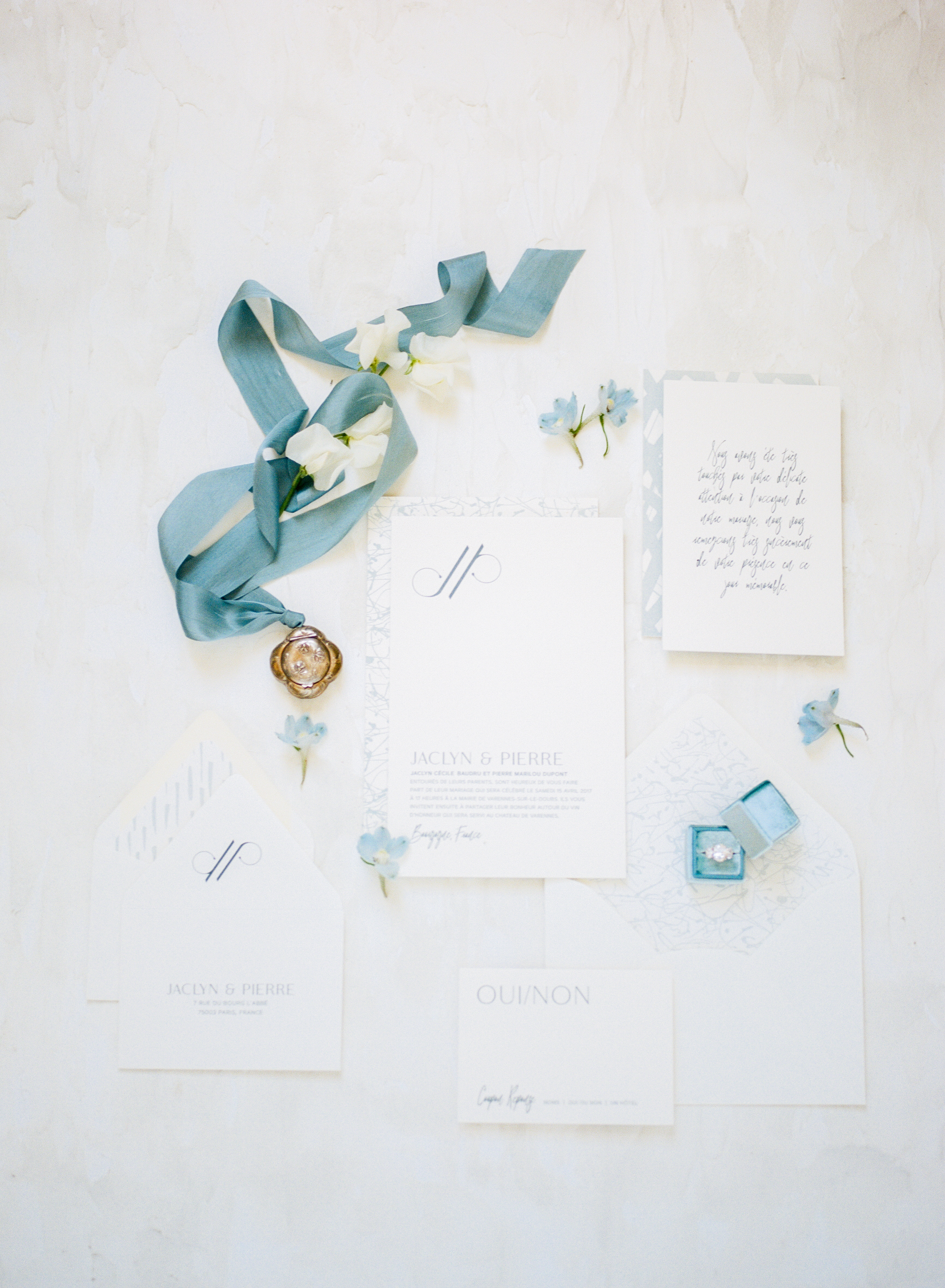 How to send gorgeous wedding invitations without breaking the bank