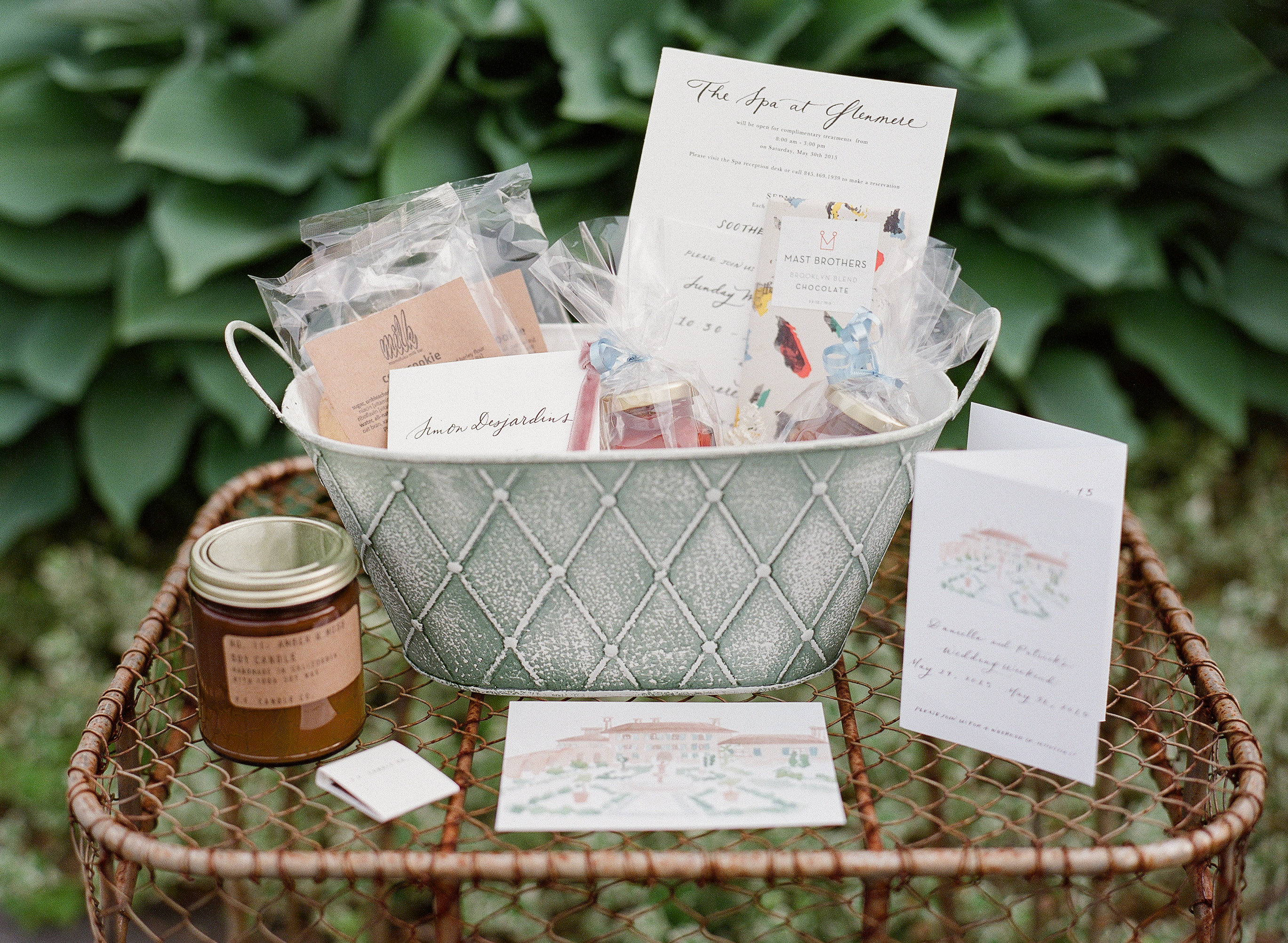 How to Create a Wedding Welcome Bag