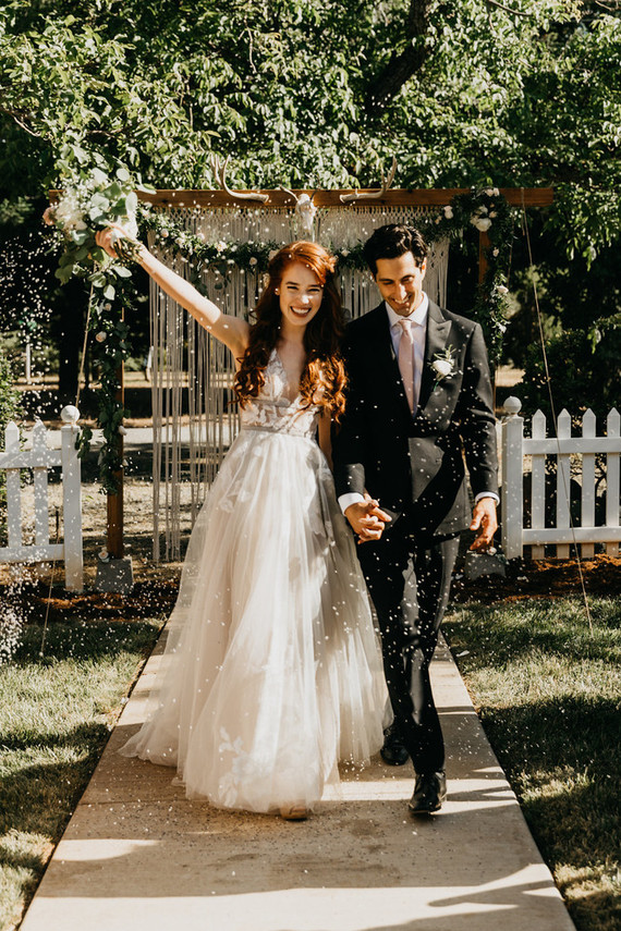 A stylish, thoughtful backyard wedding for $10K / photo by Jana Contreras Photography 