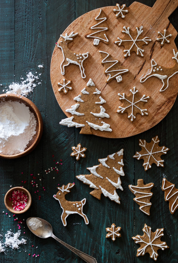 Old-Fashioned-Gingerbread-Cookies-2-608x900