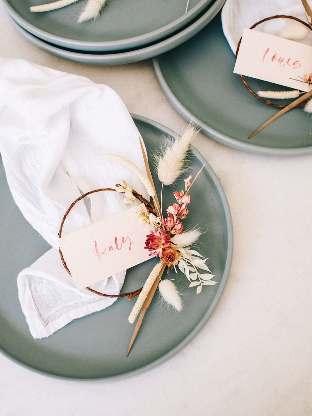 Easy floral wreath place cards