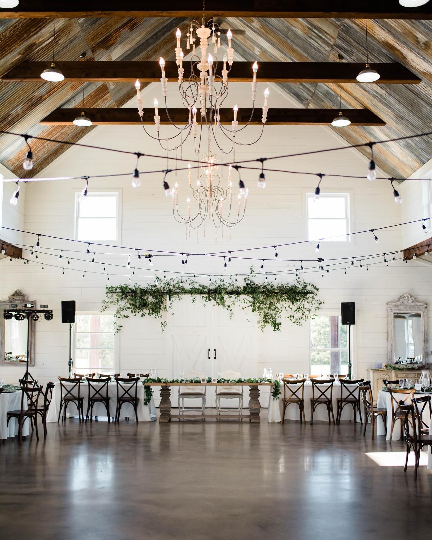 White rustic barn wedding venue in Texas