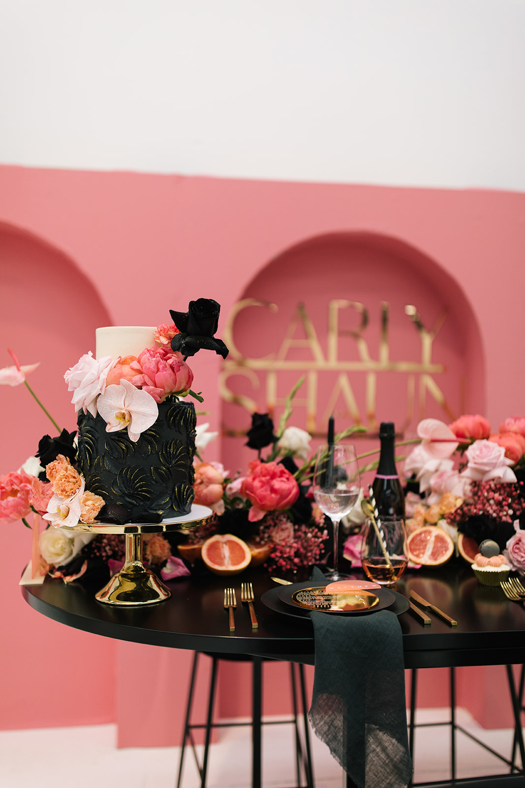 pink and black tablescape
