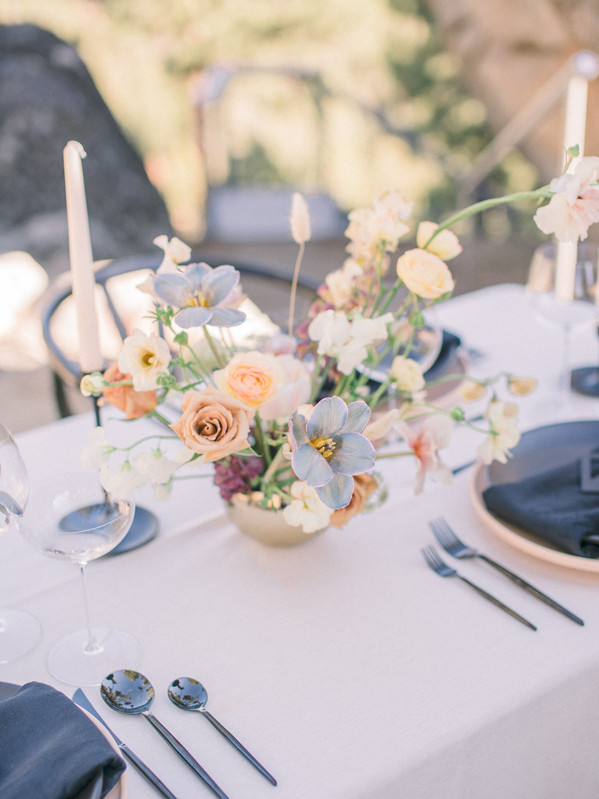 beautiful minimalist wedding florals at Tahoe Blue Estate wedding