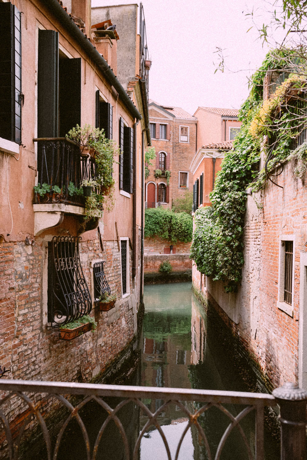 Glam micro wedding in Venice, Italy