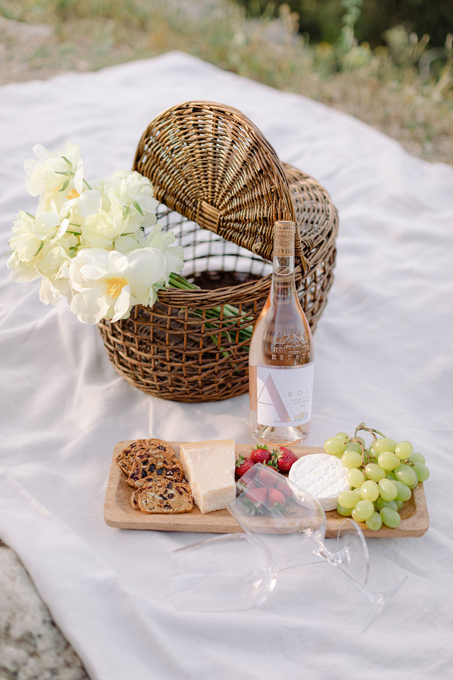 A stylish proposal + engagement shoot in Greece