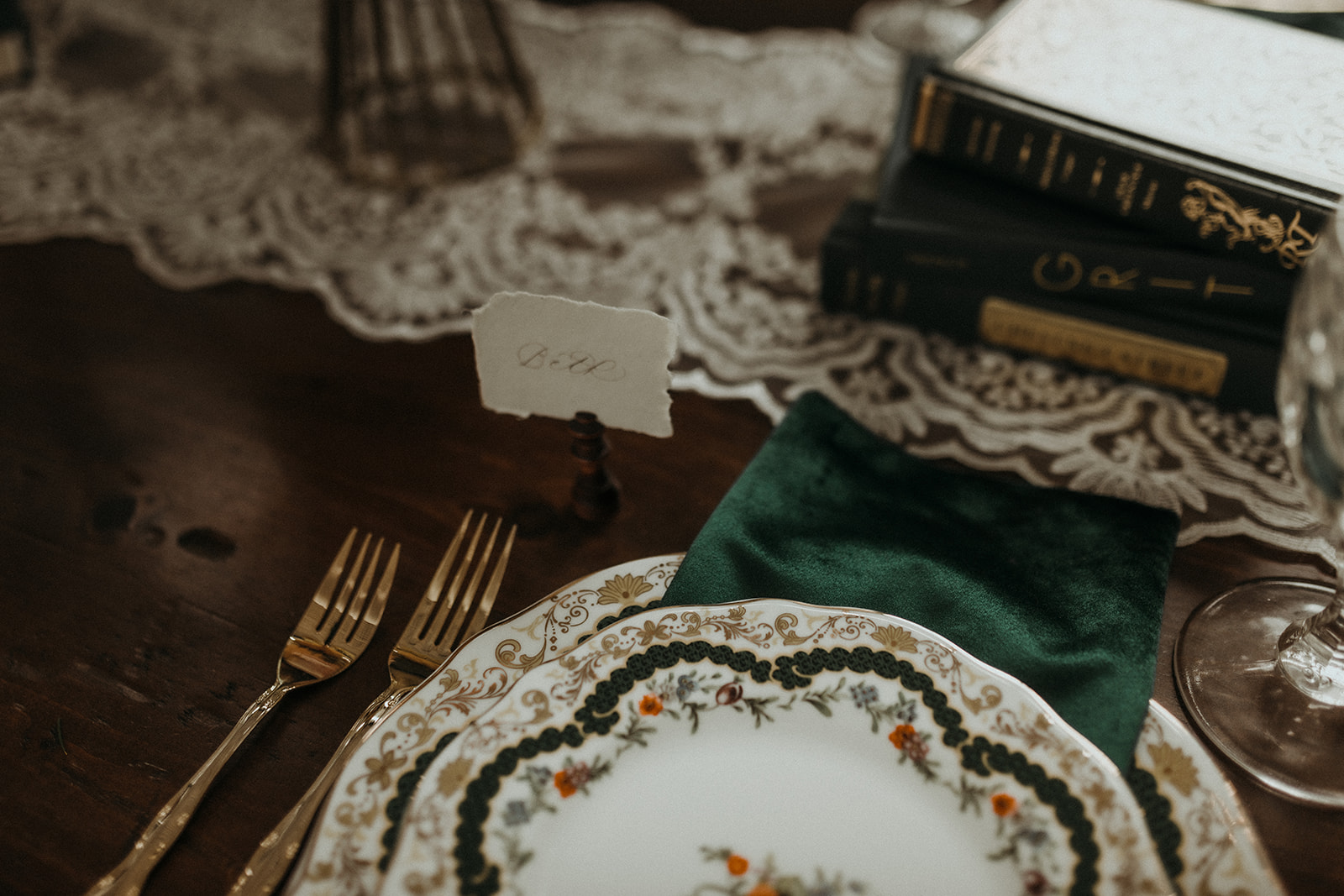 Moody vintage wedding ideas inspired by The Queen's Gambit