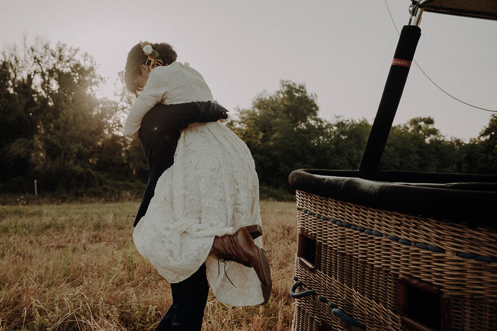  Vintage hot air balloon elopement over Tuscany