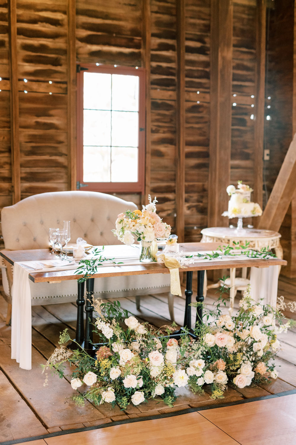 sweetheart table for rustic barn wedding in Virginia