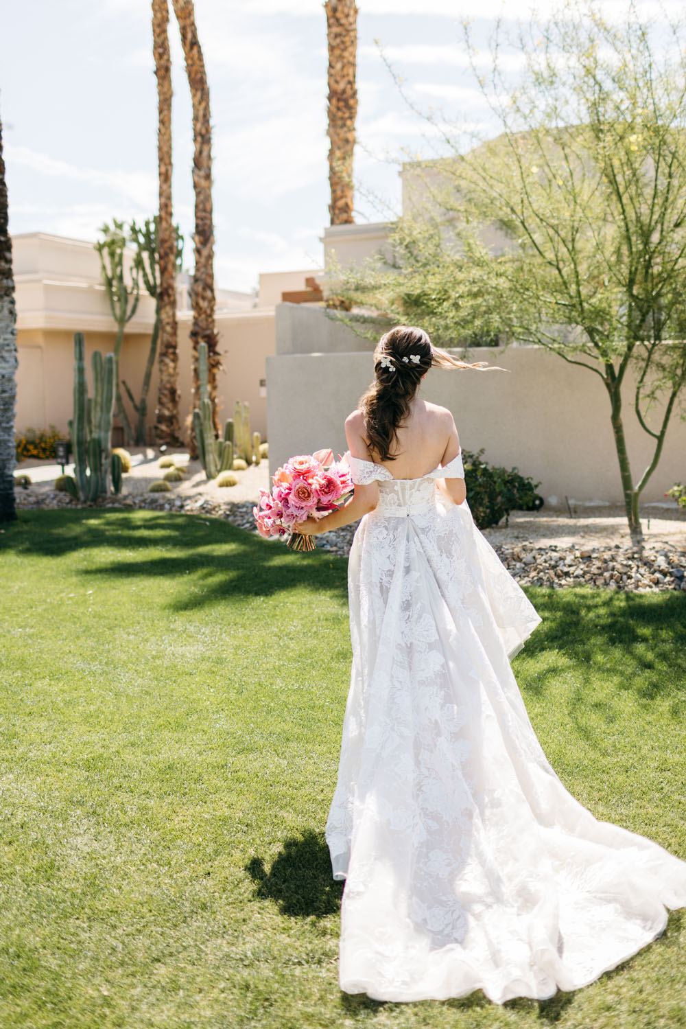  Indian Wells Golf Resort wedding with an electric color palette 