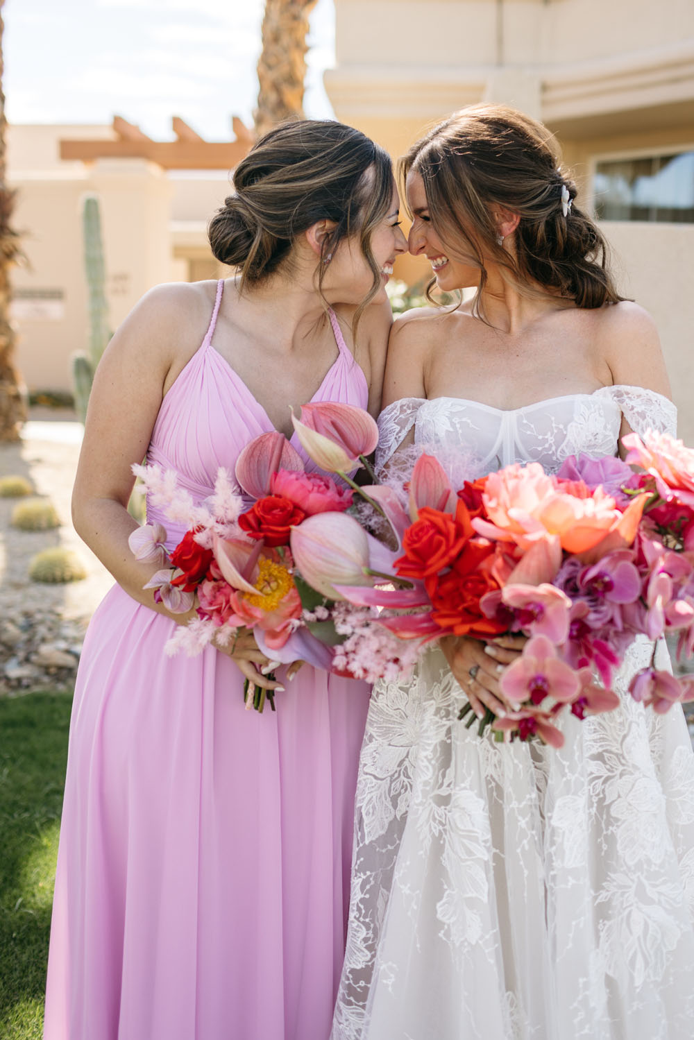  Indian Wells Golf Resort wedding with an electric color palette 