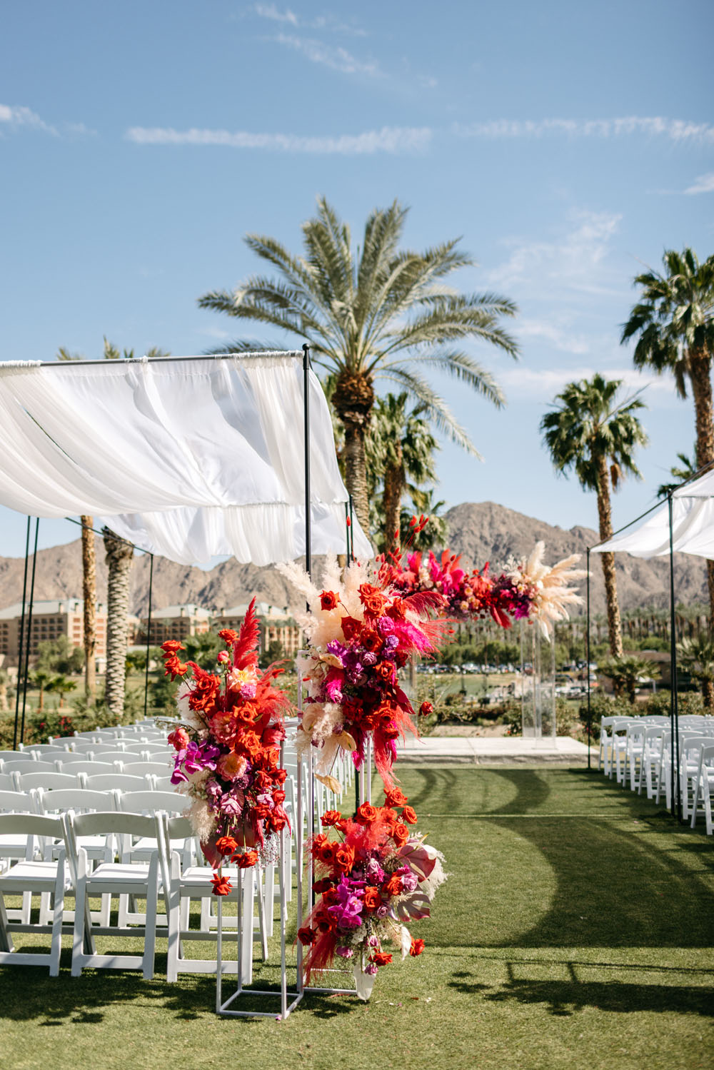  Indian Wells Golf Resort wedding with an electric color palette 