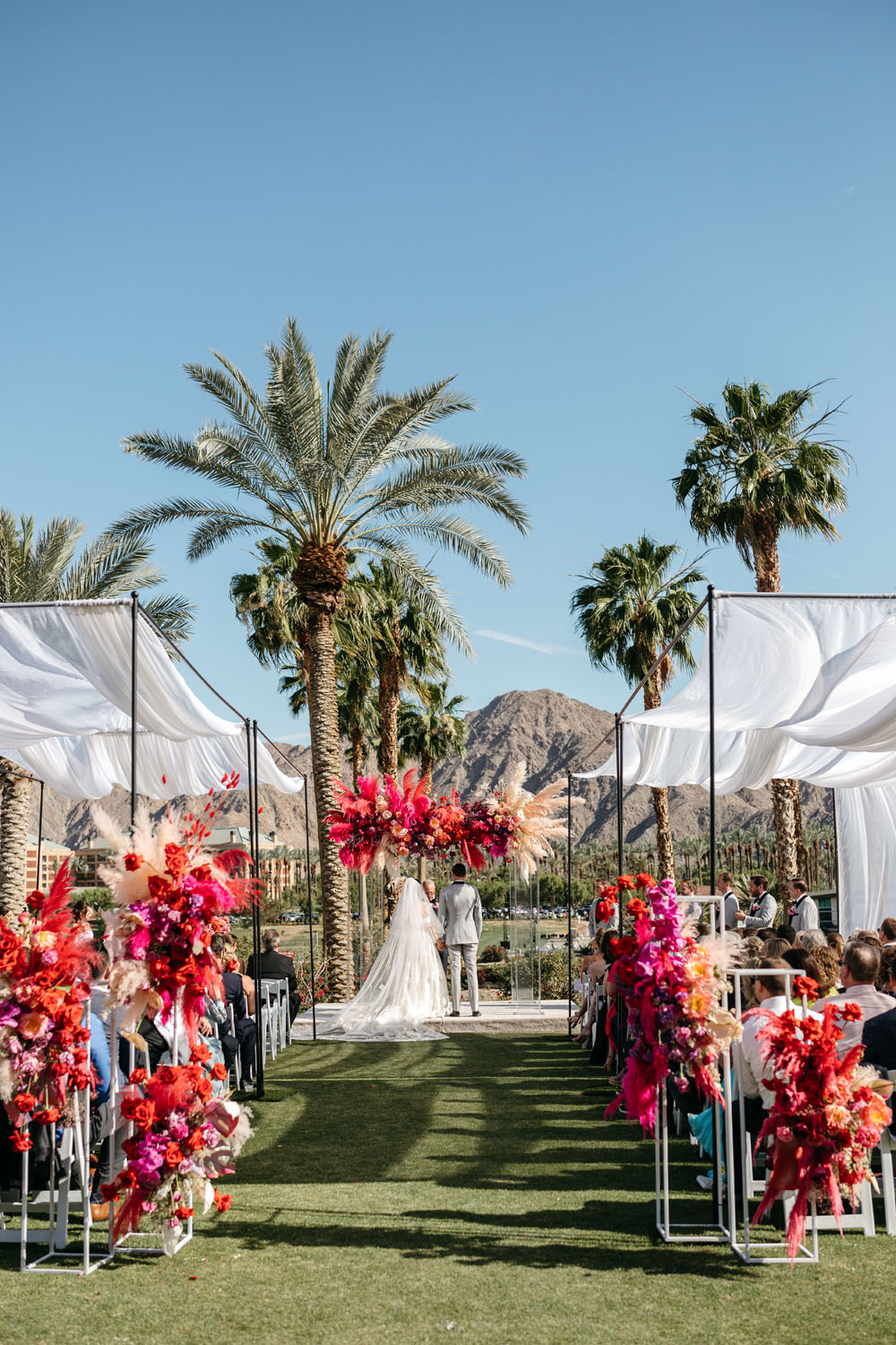  Indian Wells Golf Resort wedding with an electric color palette 