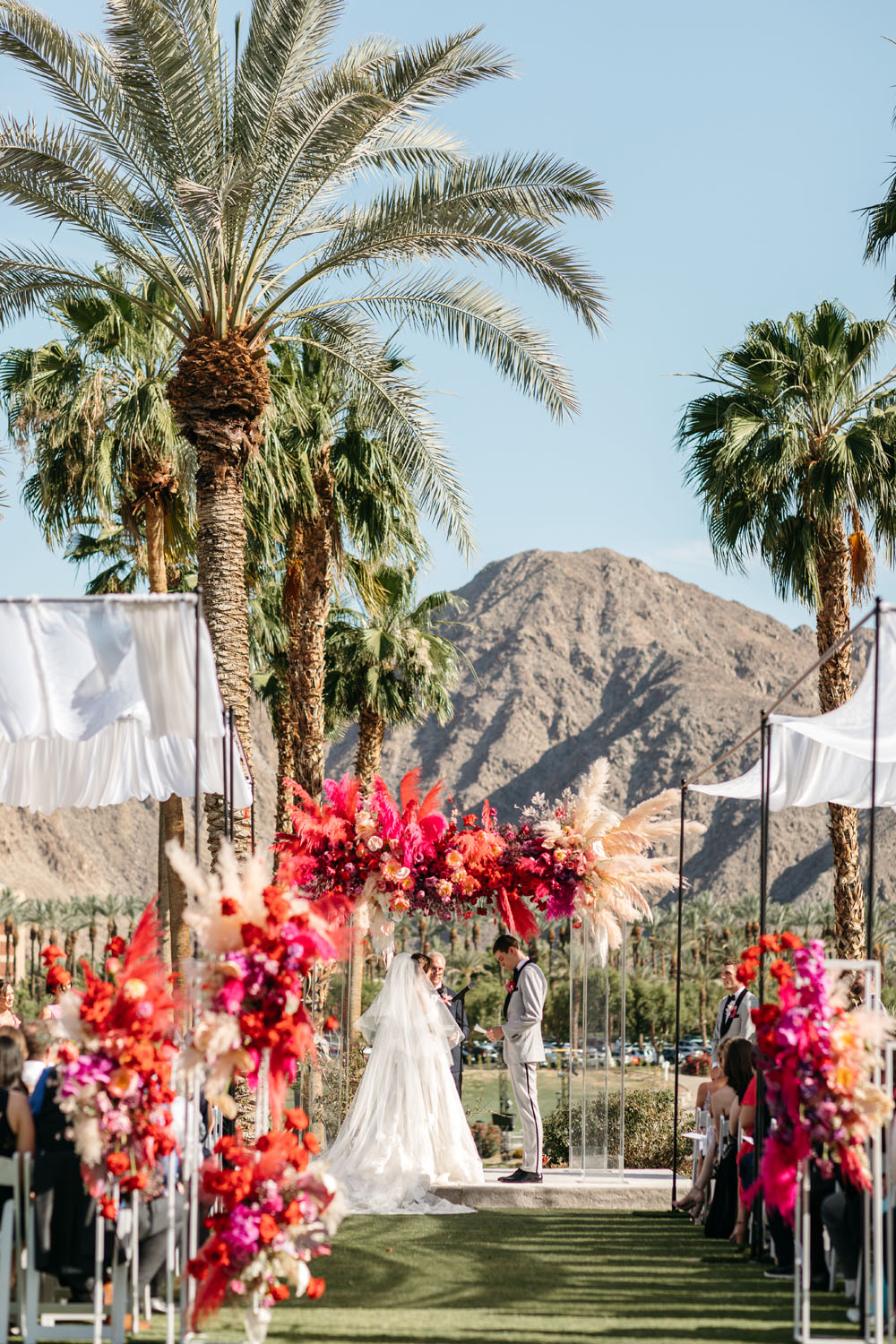  Indian Wells Golf Resort wedding with an electric color palette 