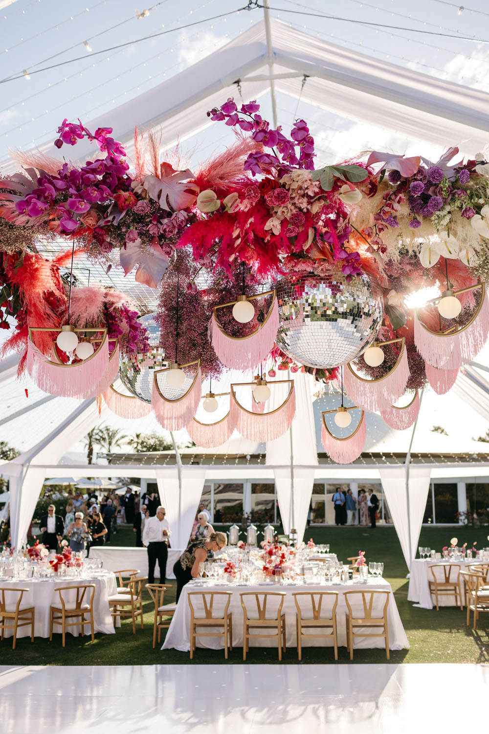  Indian Wells Golf Resort wedding with an electric color palette 