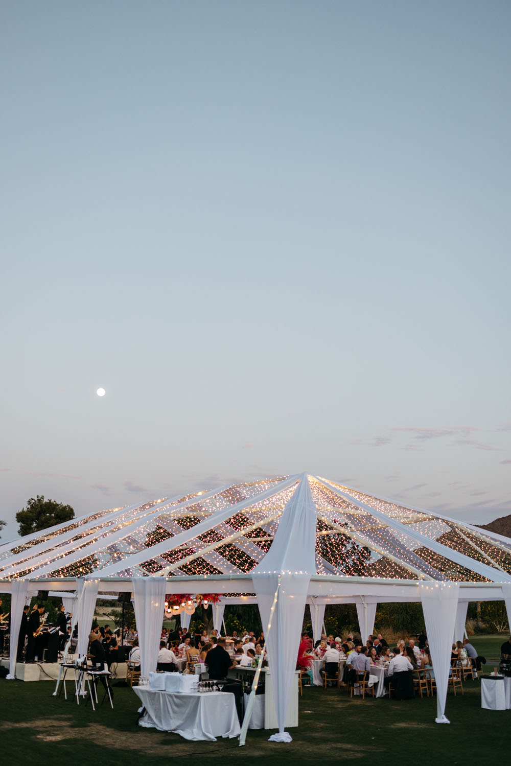  Indian Wells Golf Resort wedding with an electric color palette 