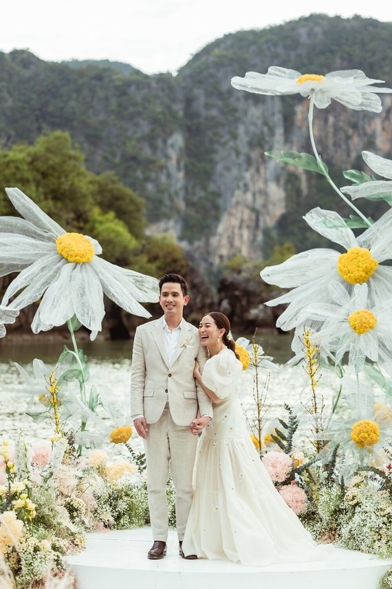 daisy themed wedding