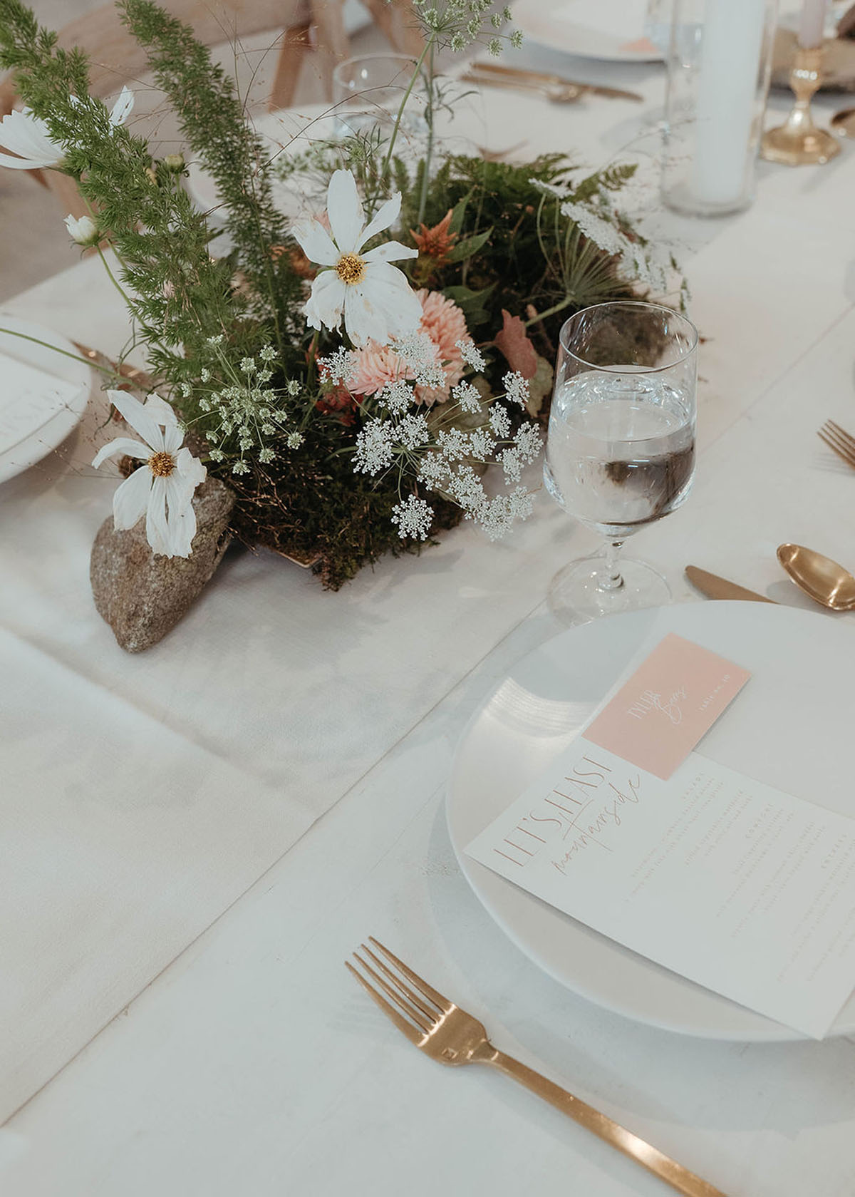 white place setting for blowing rock wedding