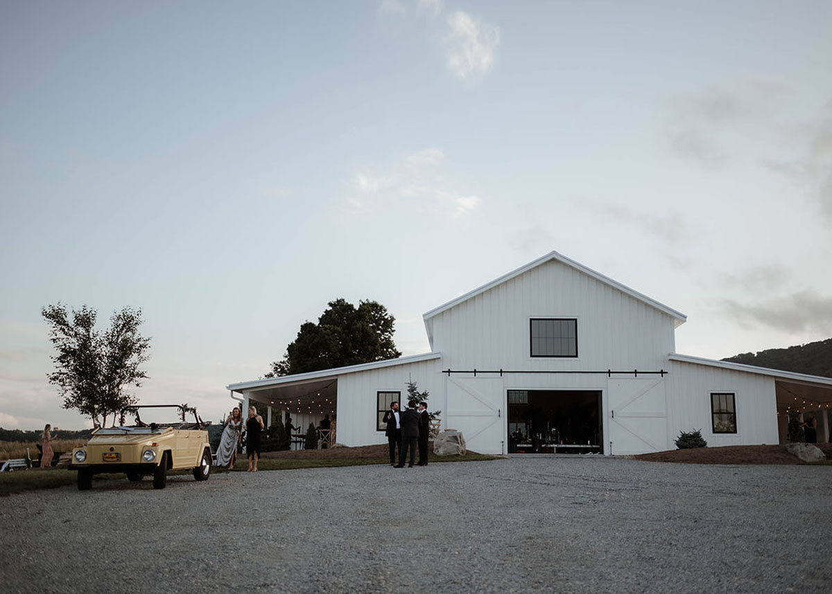 barn wedding at blowing rock