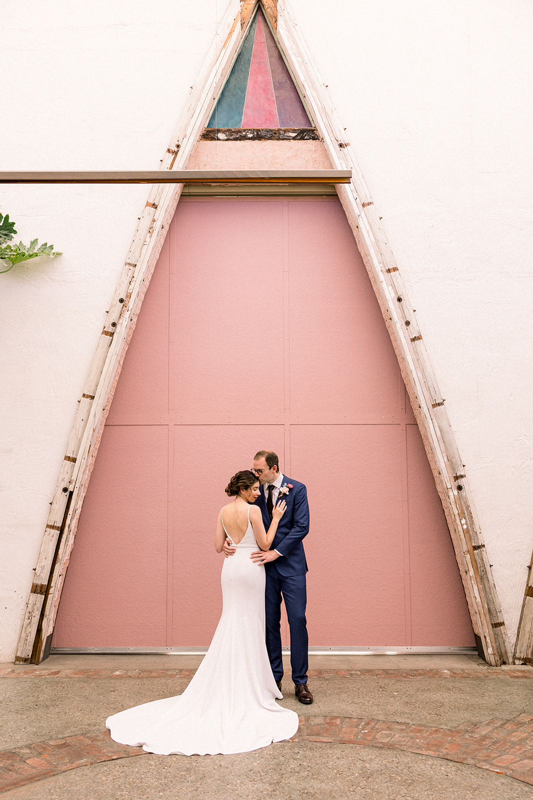 Colorful modern Los Angeles wedding at Grass Room