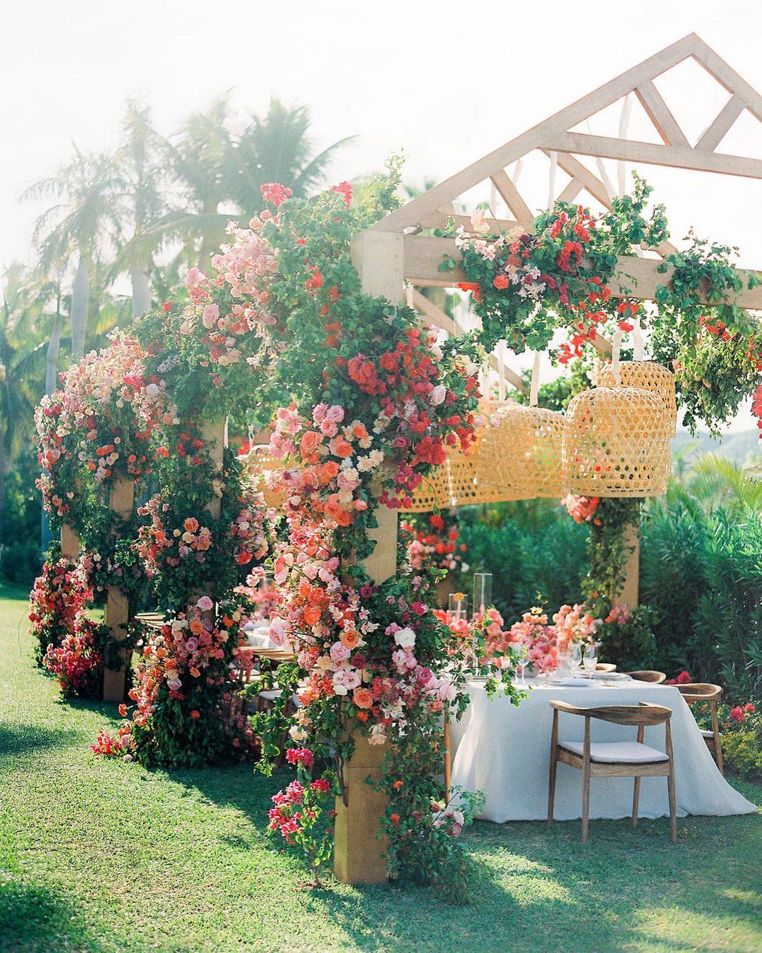 2023 wedding trends, Maximalist Florals and Decor