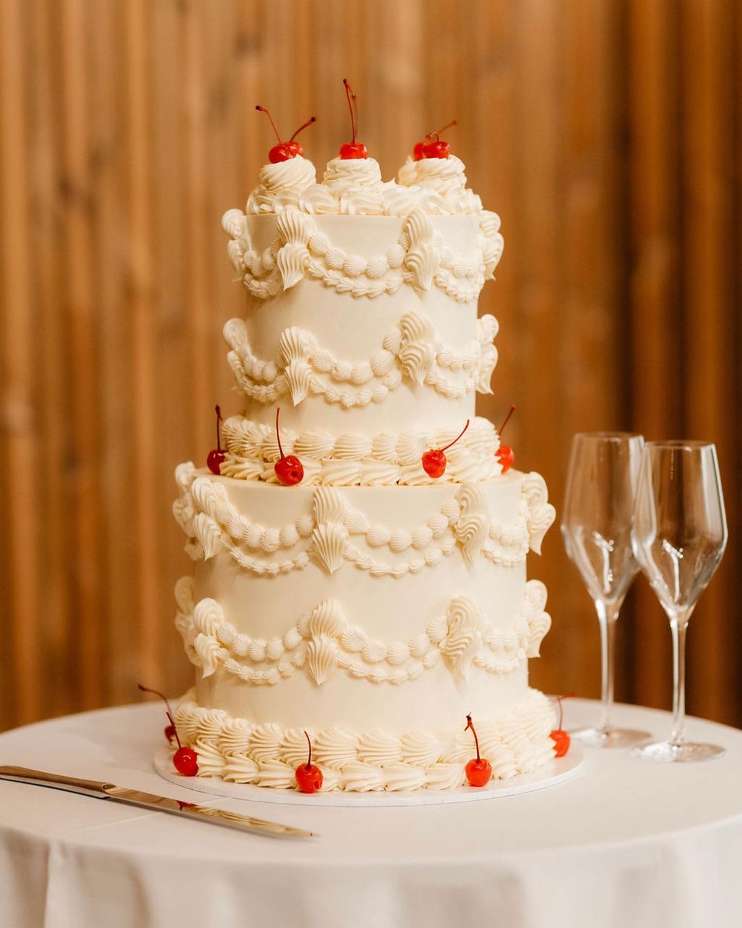 retro wedding cake trend