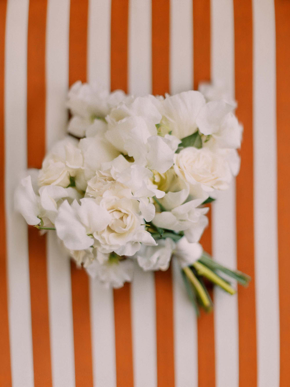 white bridal bouquet