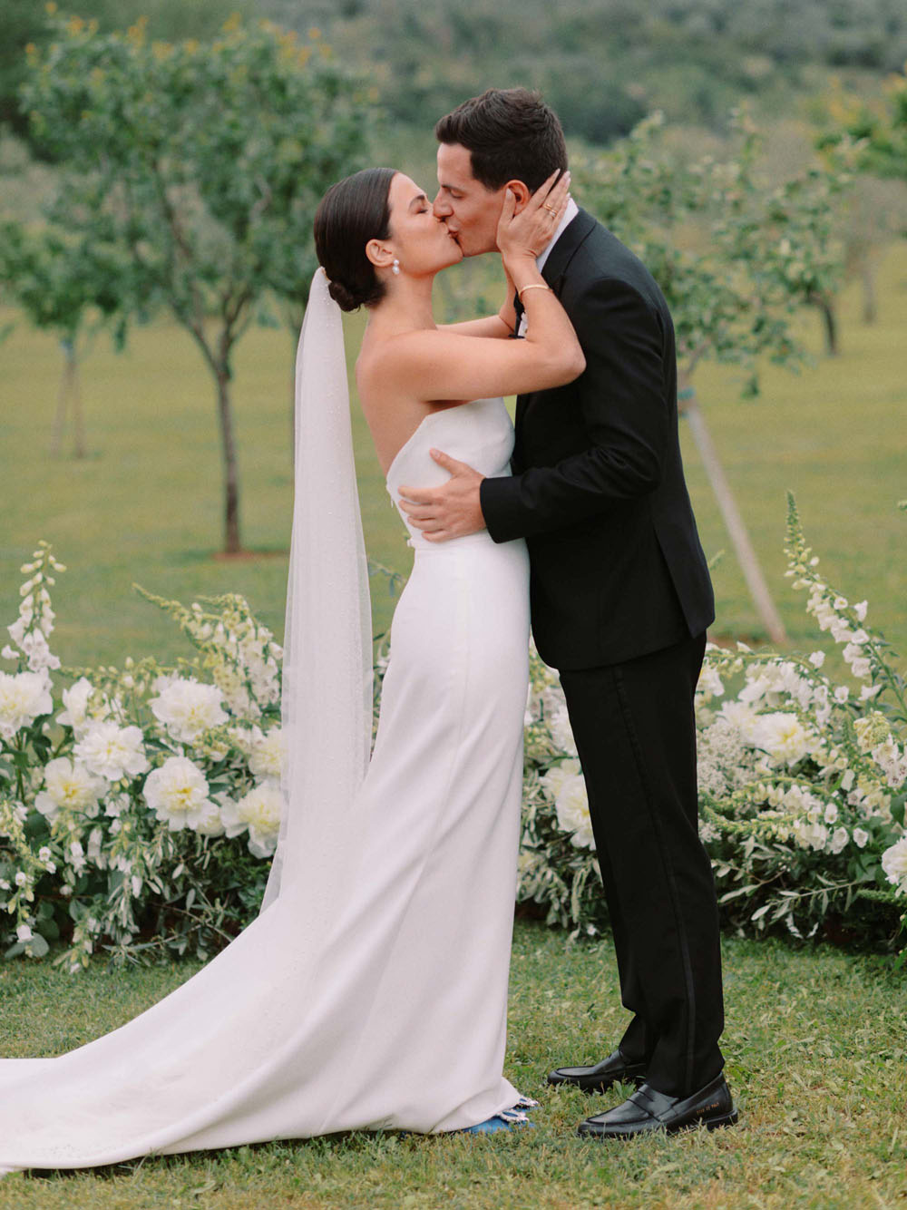 Modern, romantic terracotta-toned Tuscany wedding at Villa La Massa in Florence 