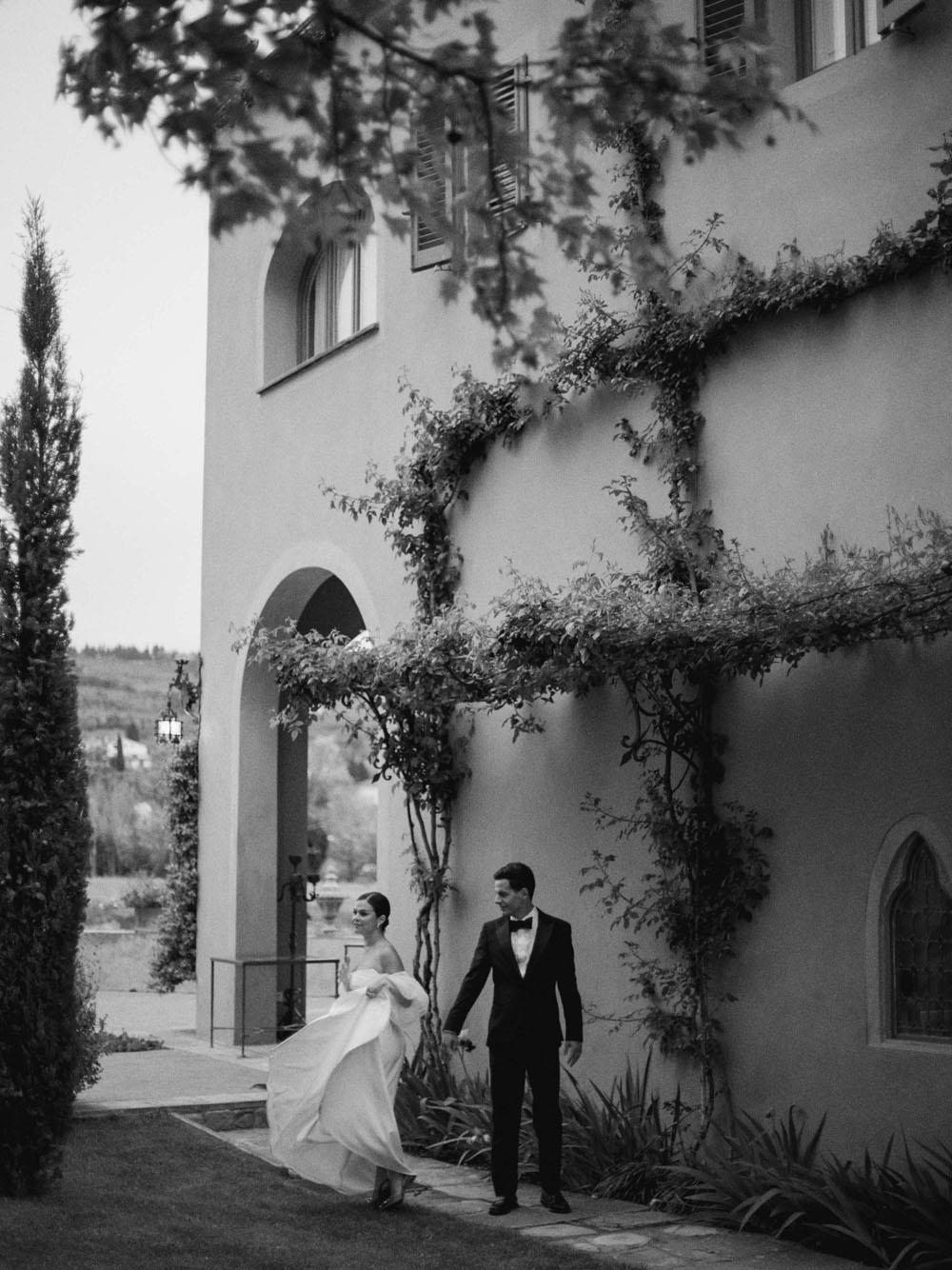 Modern, romantic terracotta-toned Tuscany wedding at Villa La Massa in Florence 