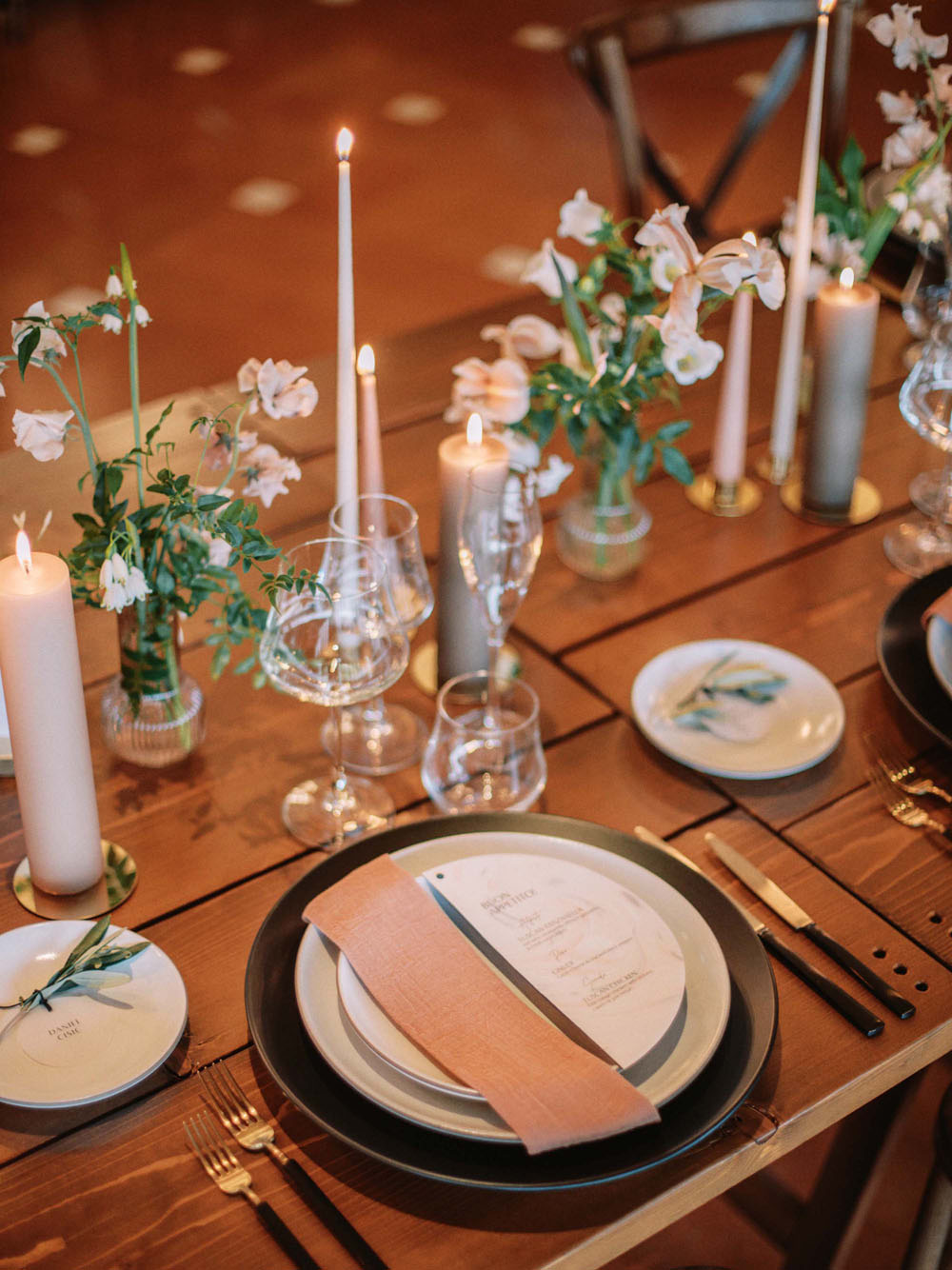 terracotta white and black place settings