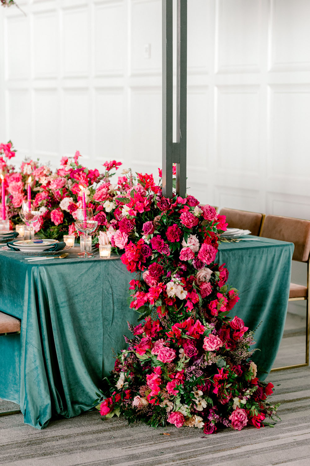 How to use the 2023 Pantone Color of the Year in your wedding