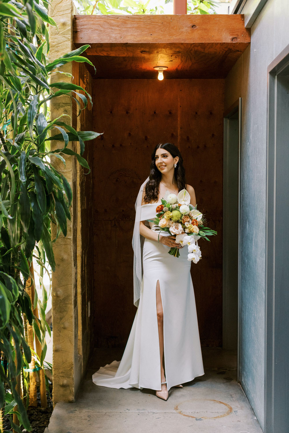 Effortlessly chic tropical wedding in DTLA