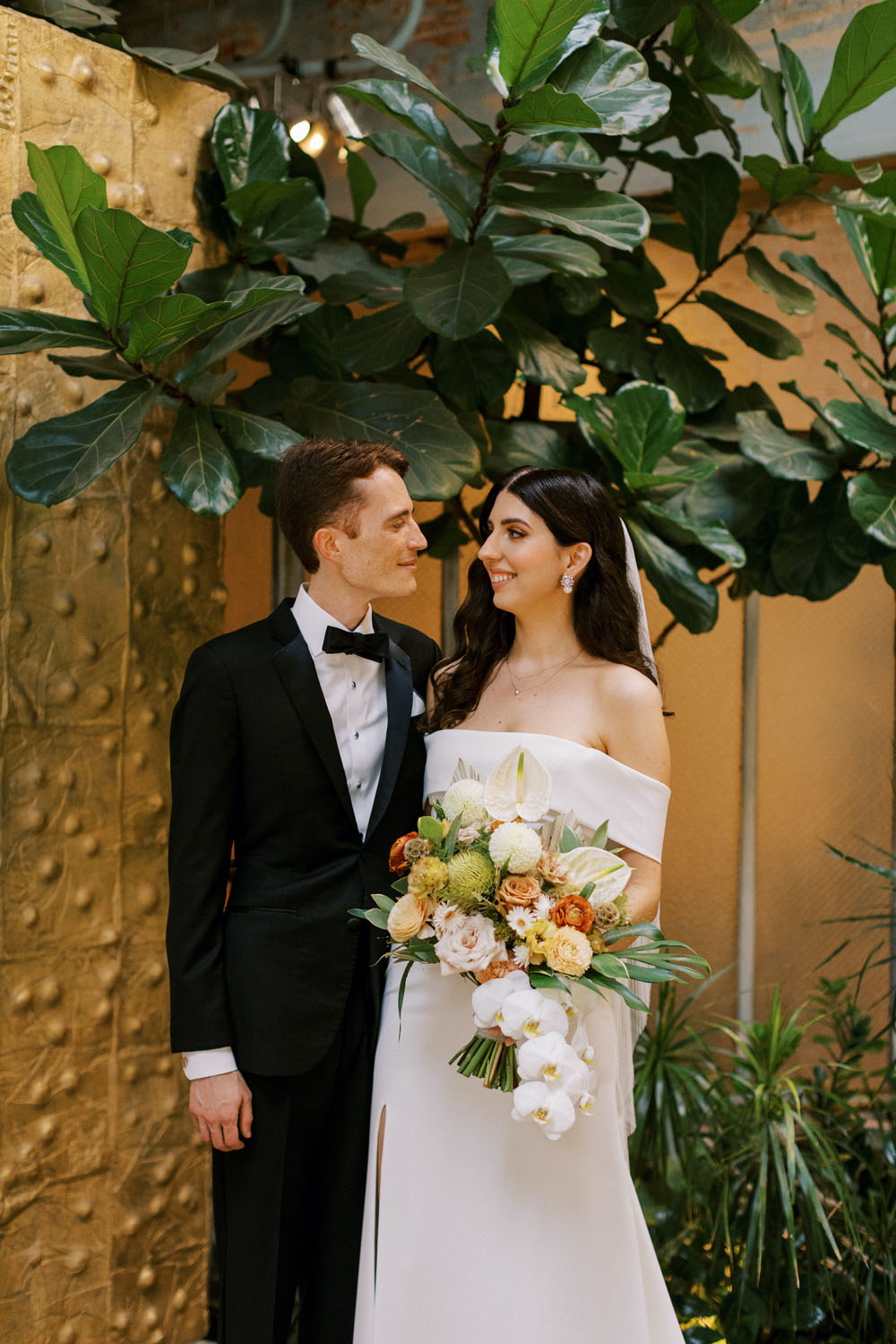 Effortlessly chic tropical Millwick wedding in DTLA