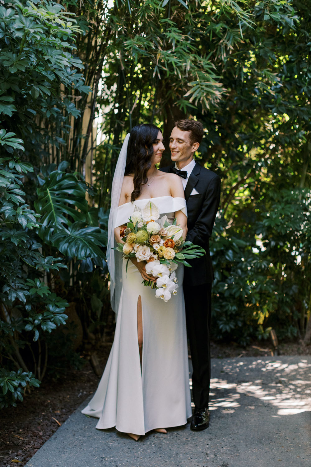 Effortlessly chic tropical Millwick wedding in DTLA