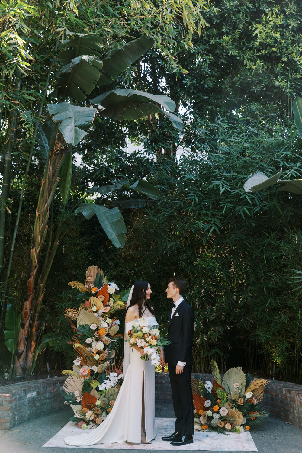 Effortlessly chic tropical Millwick wedding in DTLA