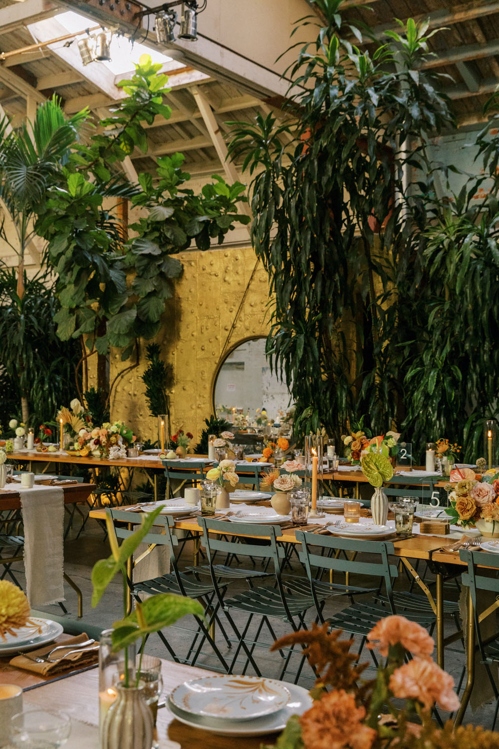 Effortlessly chic tropical Millwick wedding in DTLA