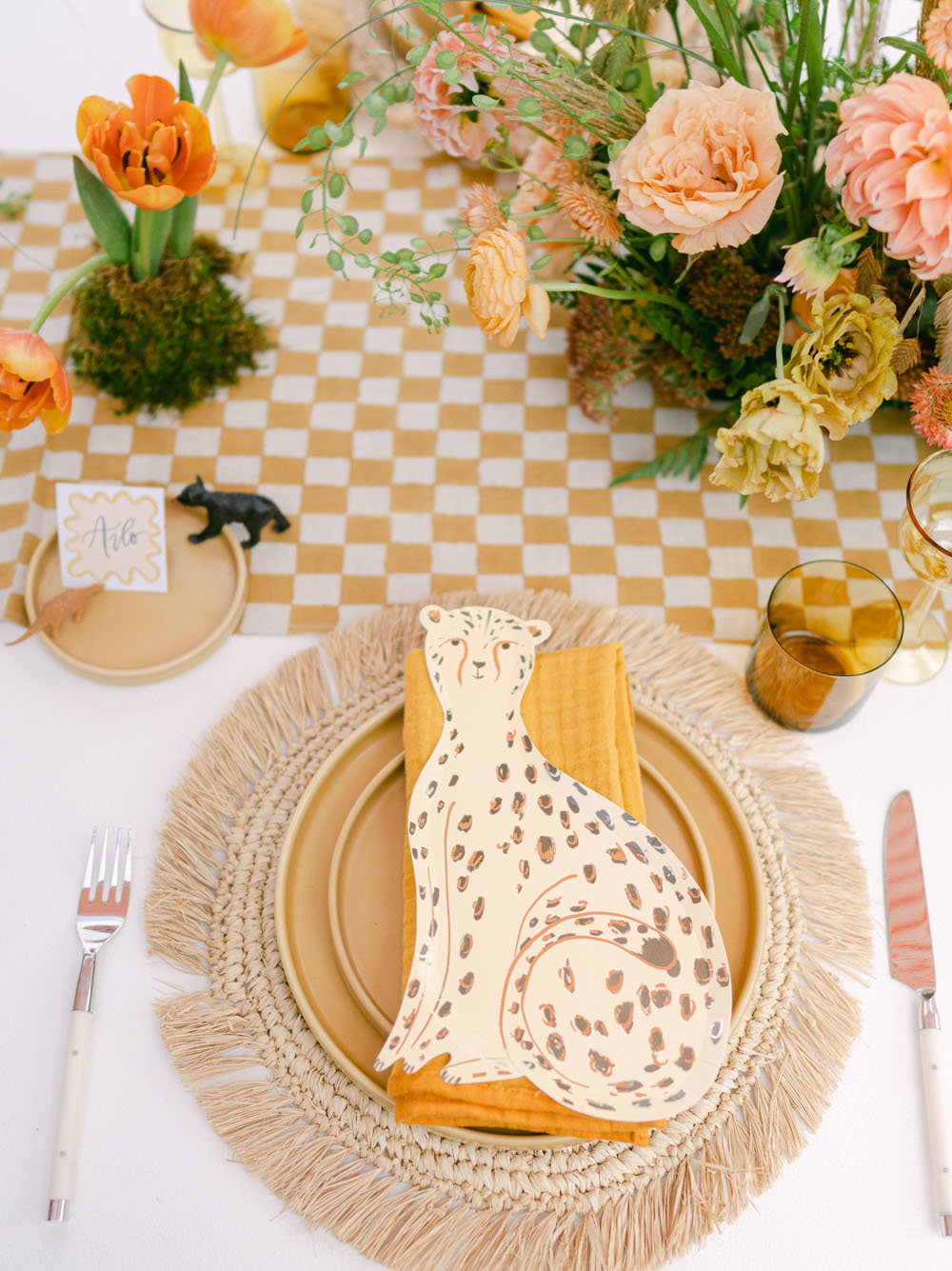 giraffe place settings for animal birthday