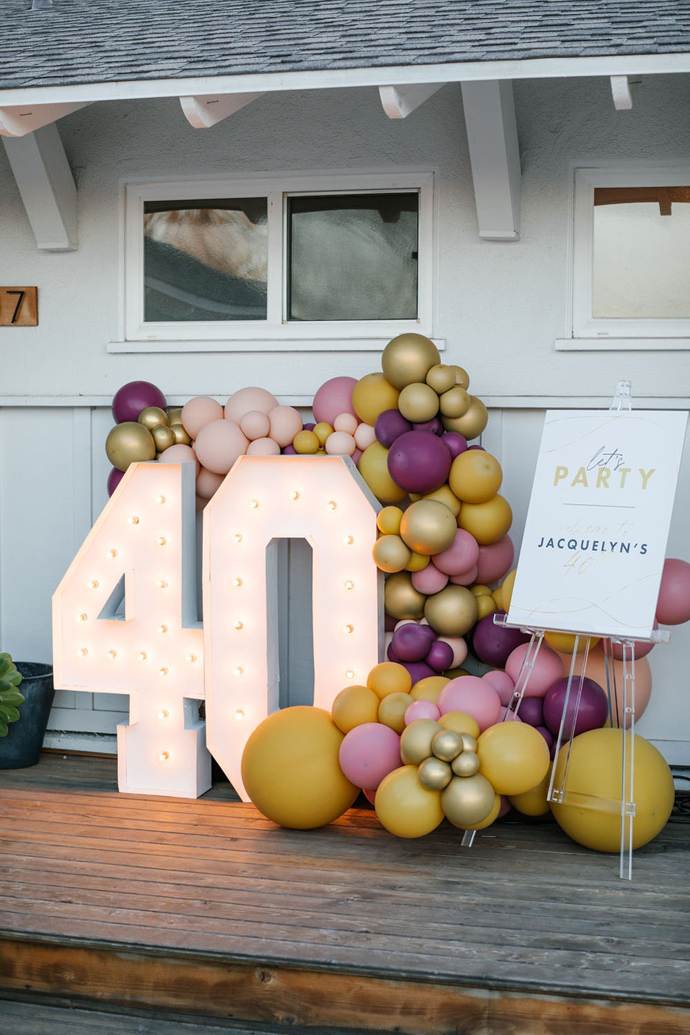 40th birthday marquee sign and balloons