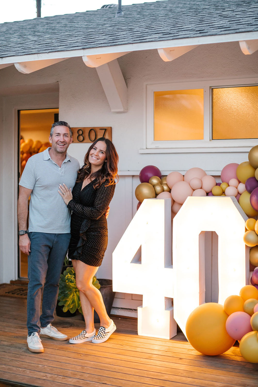 40th birthday marquee sign and balloons