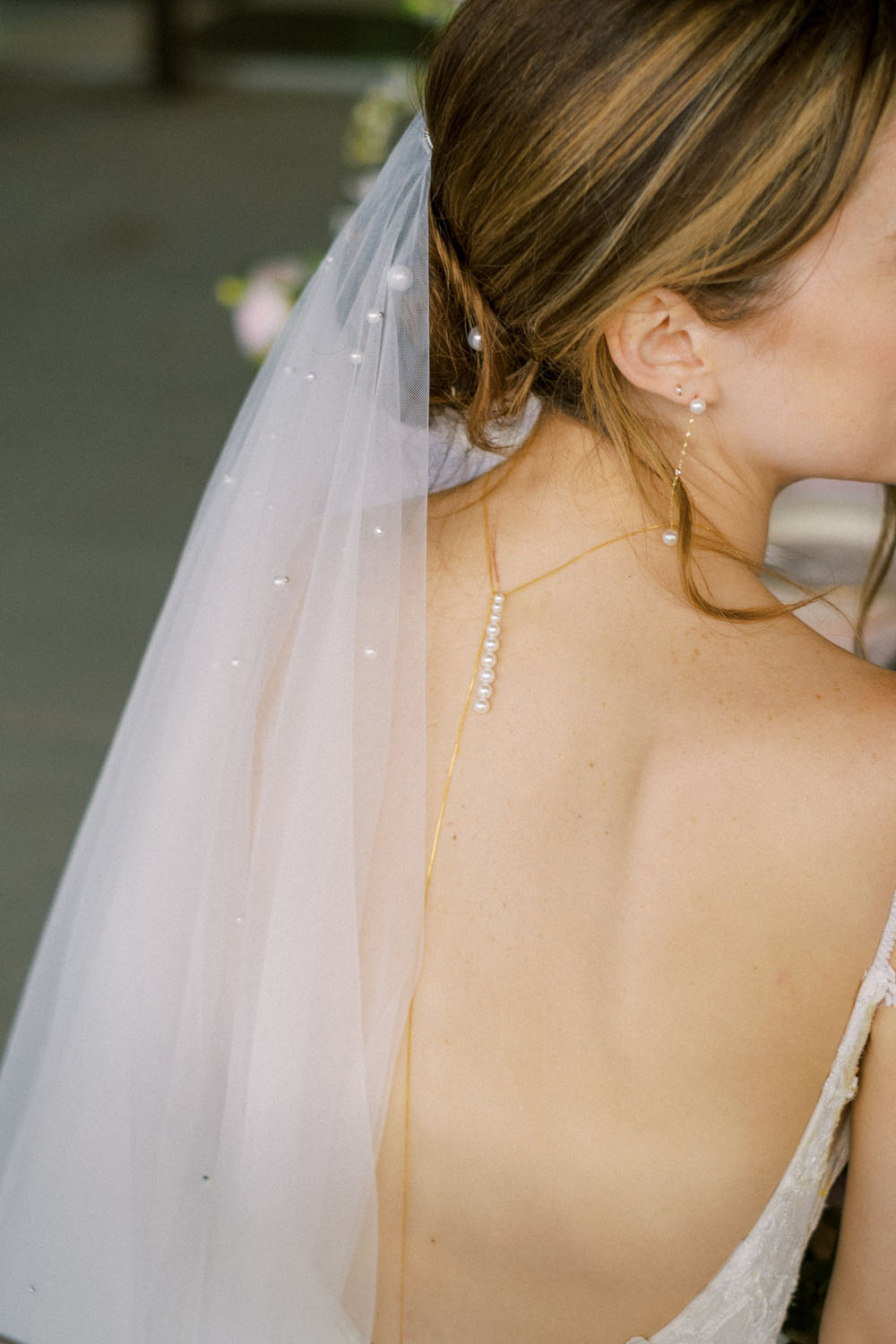 bride veil and jewelry