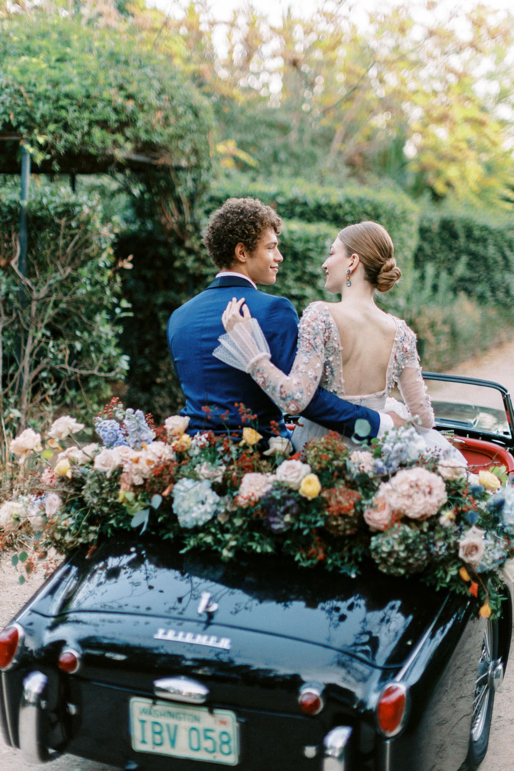 Vintage getaway car for elegant wedding in Athens