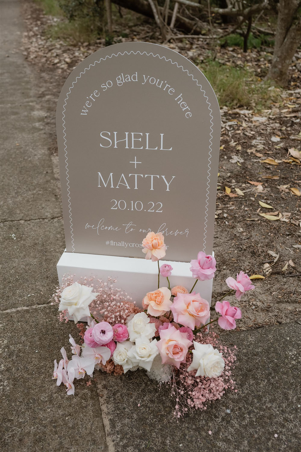 acrylic sign with pink flowers for wedding