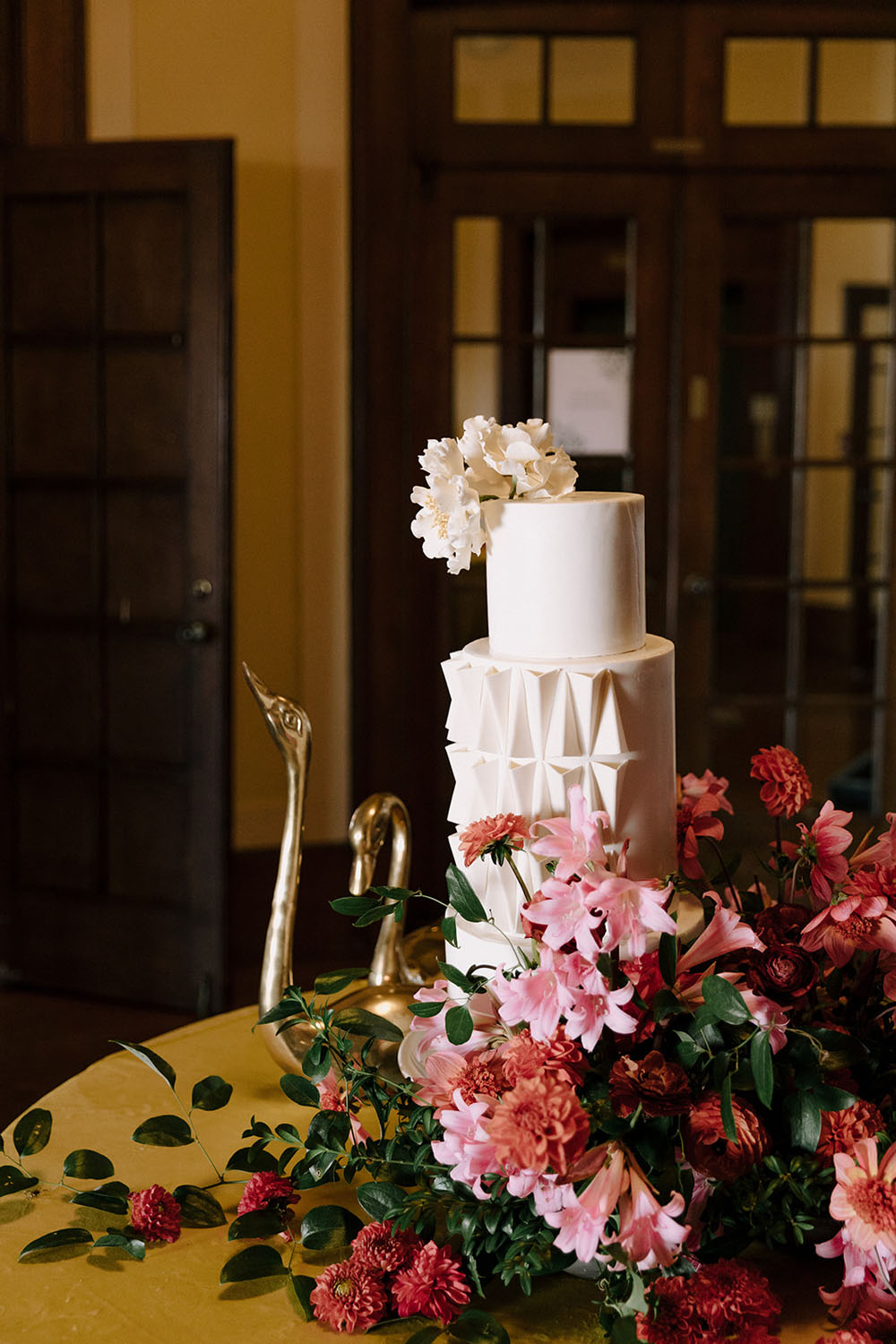 modern wedding cake for fall wedding