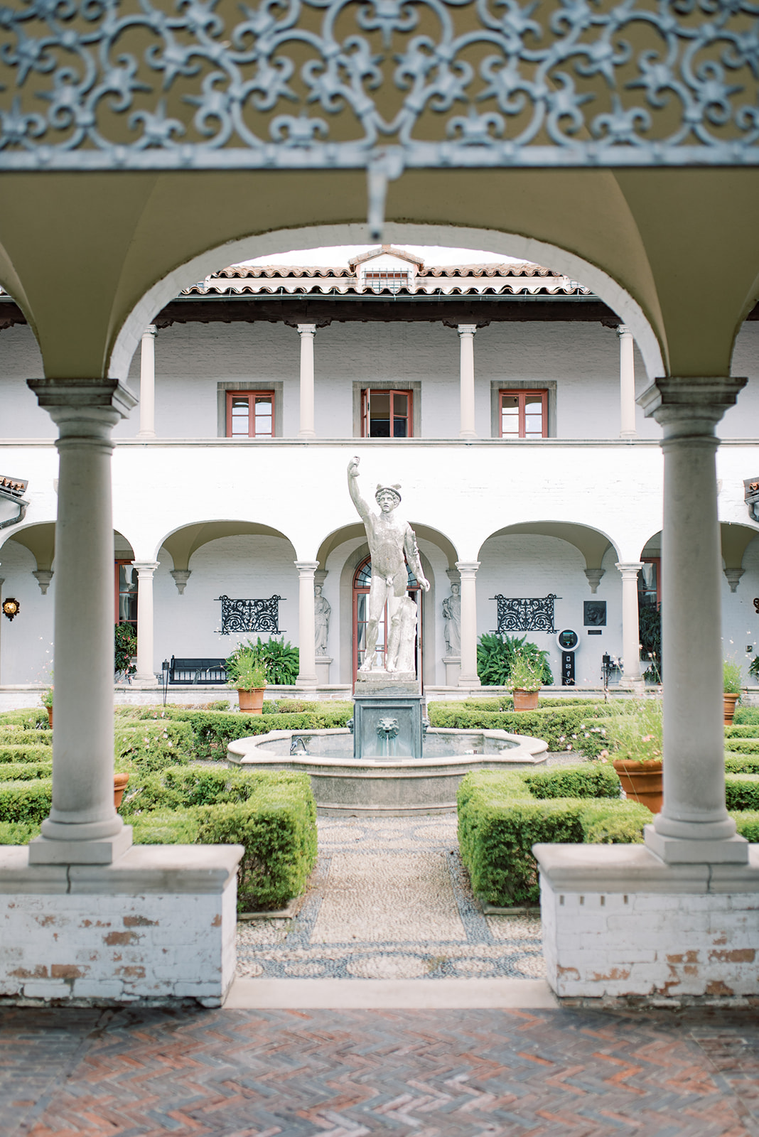 Italy themed wedding at Villa Terrace in Milwaukee