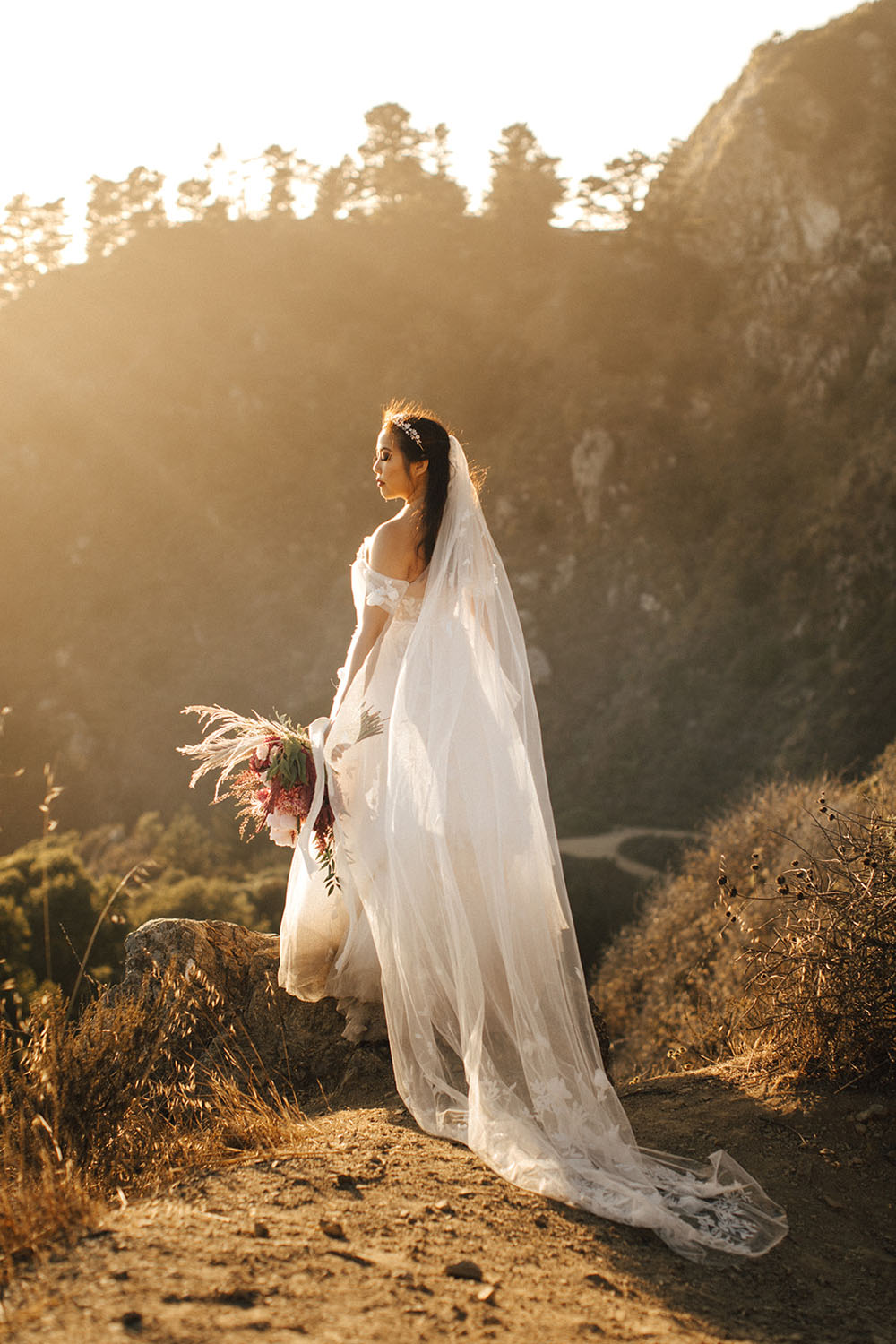 golden hour portraits at Big Sur wedding