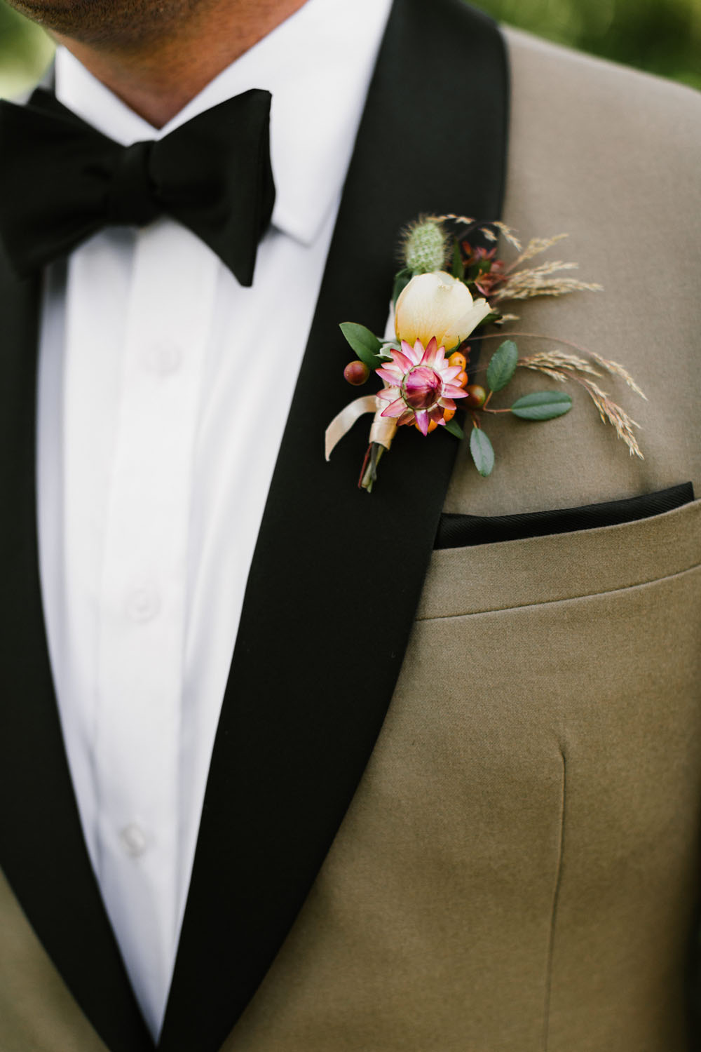 groom's tux and boutonnière 