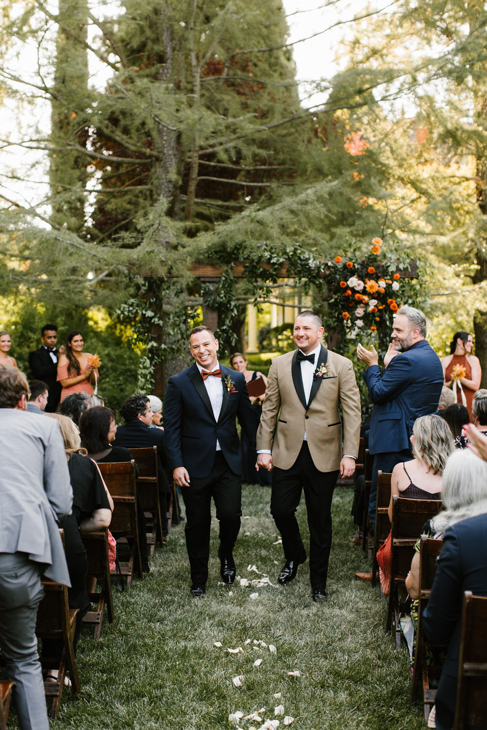 modern rustic northern california wedding ceremony